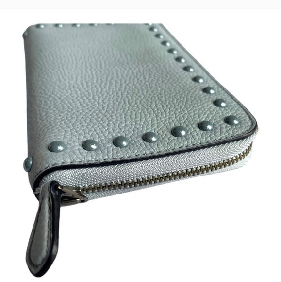 EUC-COACH Light Blue Gray Pebbled Leather Zip Around Wallet w/ Pearl Accents - Picture 6 of 13